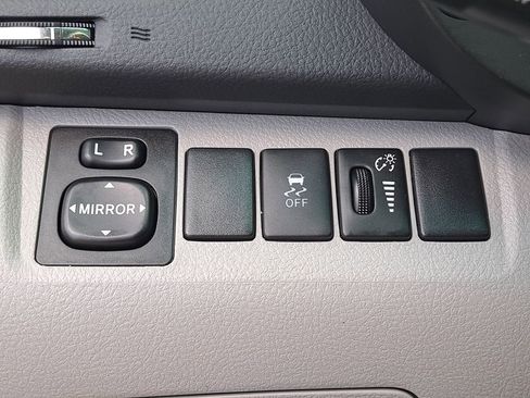 Used 2012 Toyota Highlander FWD image 28