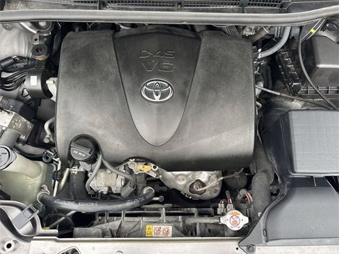 Used 2020 Toyota Sienna XLE image 30