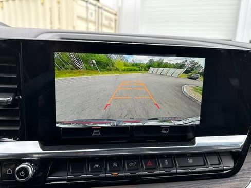 Used 2025 GMC Sierra 1500 SLT AWD/4WD image 27