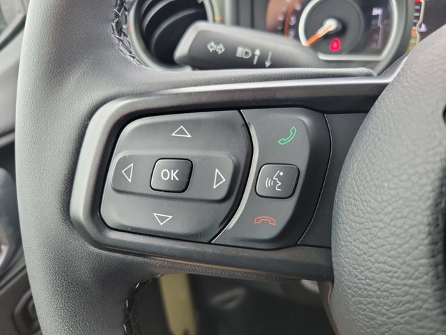Used 2025 Jeep Gladiator Mojave AWD/4WD image 19