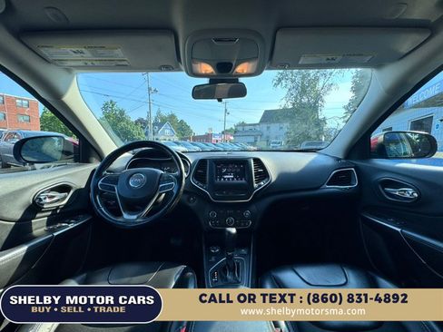 Used 2020 Jeep Cherokee Latitude Plus w/ Cold Weather Group AWD/4WD image 18