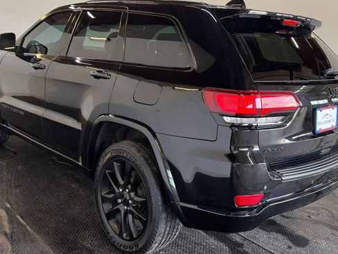 Used 2019 Jeep Grand Cherokee Altitude AWD/4WD image 7