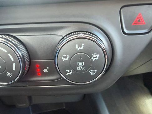 Used 2025 Chevrolet Trax LS w/ LS Convenience Package FWD image 12