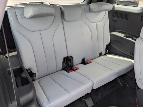 Used 2025 Hyundai Palisade SEL FWD image 16