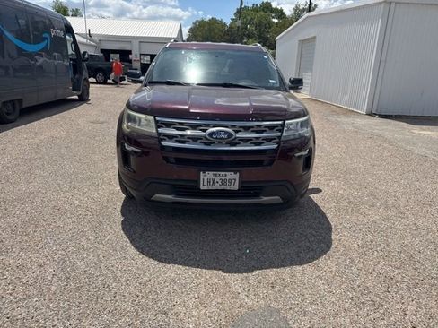 Used 2018 Ford Explorer XLT w/ Equipment Group 202A image 2