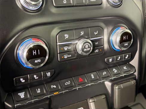 Used 2021 GMC Sierra 2500 Denali w/ Denali Black Diamond Edition image 15