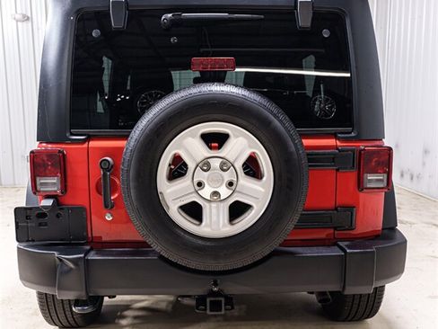 Used 2015 Jeep Wrangler Unlimited Sport w/ Connectivity Group AWD/4WD image 6