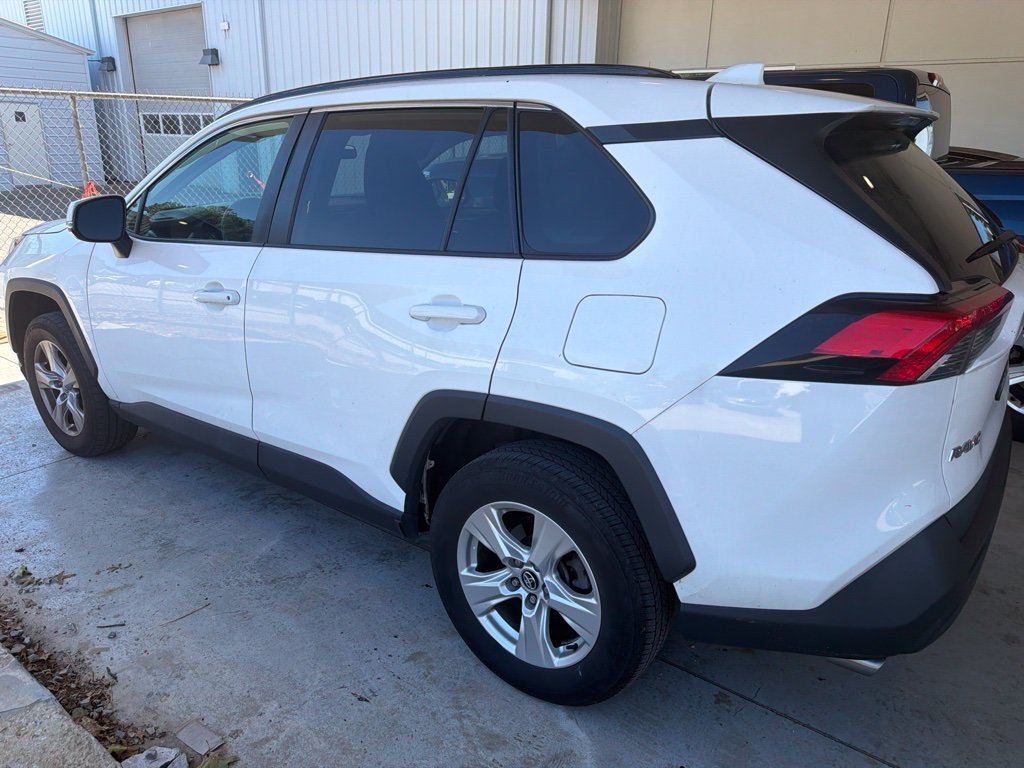 Used 2021 Toyota RAV4 XLE FWD image 2