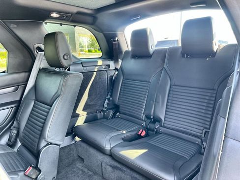 Certified 2025 Land Rover Discovery Metropolitan Edition AWD/4WD image 19