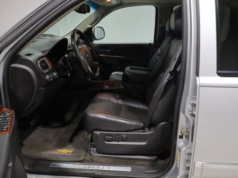 Used 2013 Chevrolet Avalanche LTZ AWD/4WD image 12