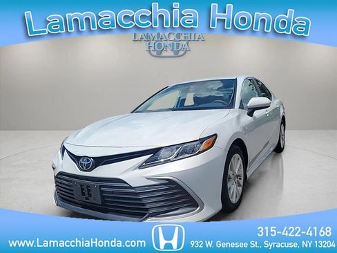 Used 2022 Toyota Camry LE w/ Carpet Mat Package (TMS) AWD/4WD image 1