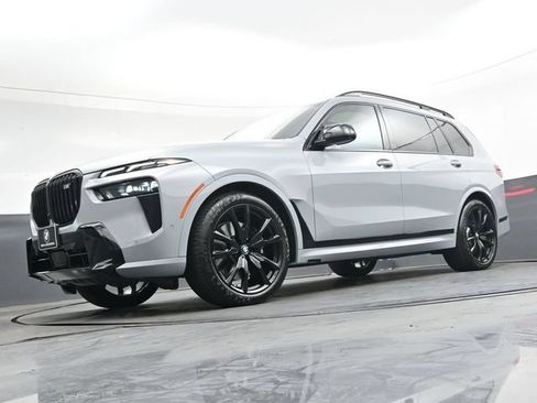 Used 2025 BMW X7 M60i AWD/4WD image 45