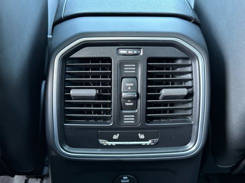 Certified 2025 Porsche Macan AWD/4WD image 14