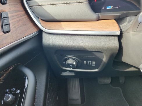 Used 2023 Jeep Grand Cherokee L Summit w/ Advanced Protech Group IV image 24