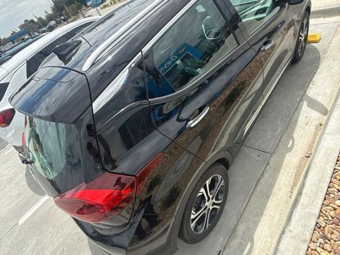 Used 2020 Chevrolet Bolt Premier w/ Infotainment Package FWD image 18