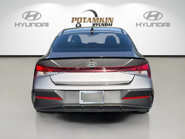 Certified 2025 Hyundai Elantra Sport FWD image 6