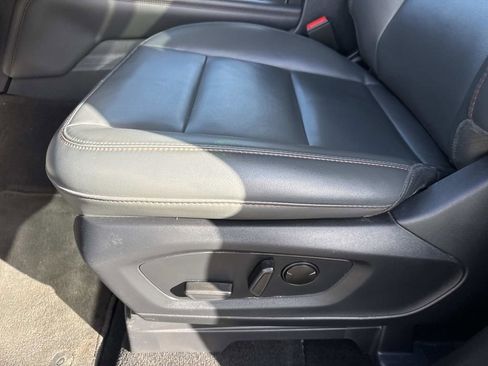 Used 2025 Ford Explorer Active w/ Active Comfort Package image 18