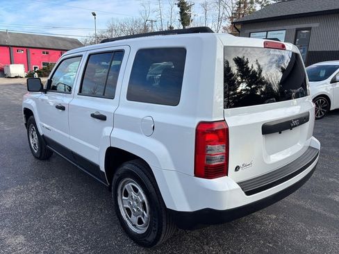Used 2014 Jeep Patriot Sport image 9
