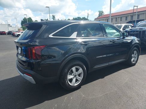Used 2026 Kia Sorento LX FWD image 5