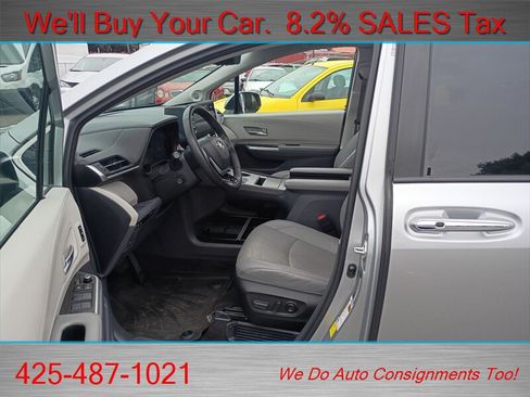 Used 2023 Toyota Sienna Limited AWD/4WD image 11