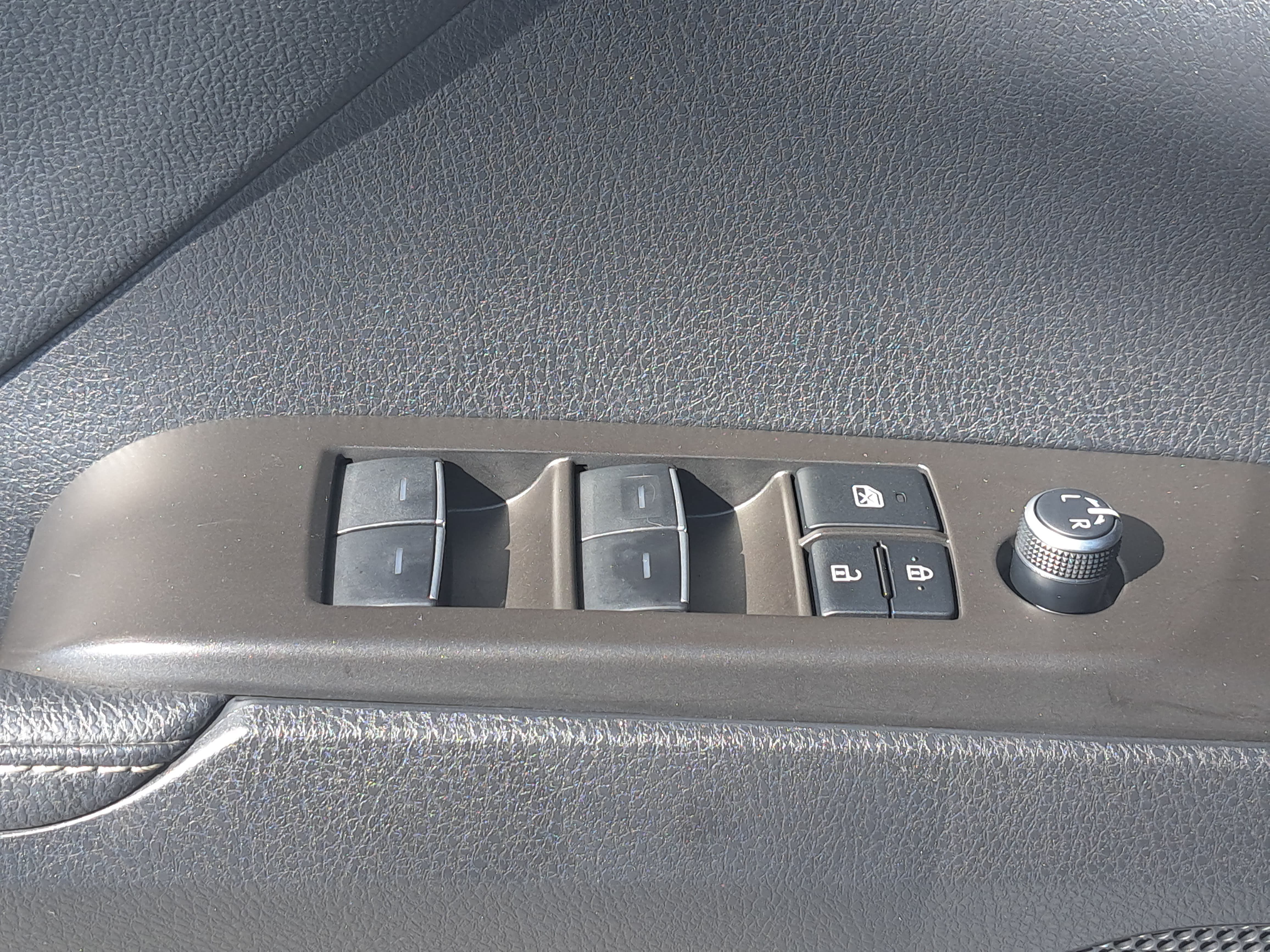 Used 2022 Toyota Camry XSE FWD image 28