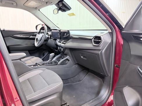 Used 2025 Chevrolet TrailBlazer LT AWD/4WD image 28