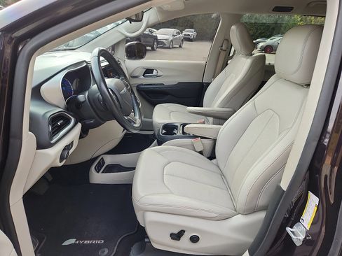 Used 2018 Chrysler Pacifica Touring-L image 14