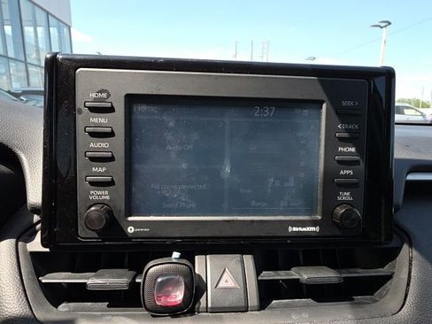 Used 2022 Toyota RAV4 LE image 17