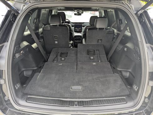 Used 2024 Jeep Grand Cherokee L Limited w/ Luxury Tech Group II image 33