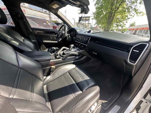 Used 2019 Porsche Cayenne AWD/4WD image 29
