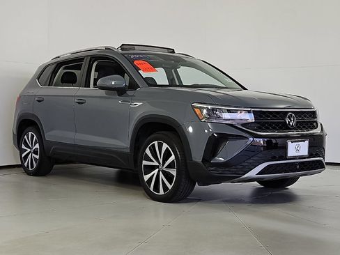 Certified 2023 Volkswagen Taos SE w/ Panoramic Sunroof Package FWD image 4