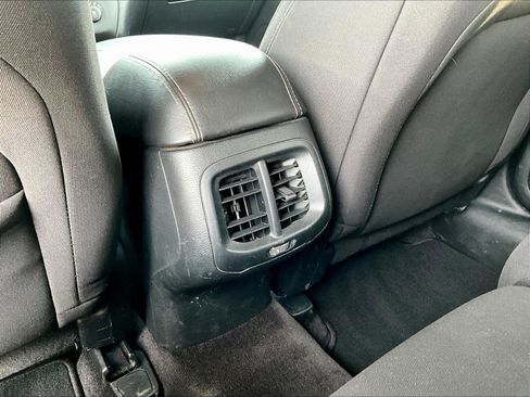 Used 2016 Jeep Cherokee Sport FWD image 10