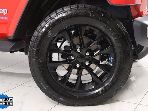 Used 2022 Jeep Wrangler Unlimited Sahara w/ Cold Weather Group image 18