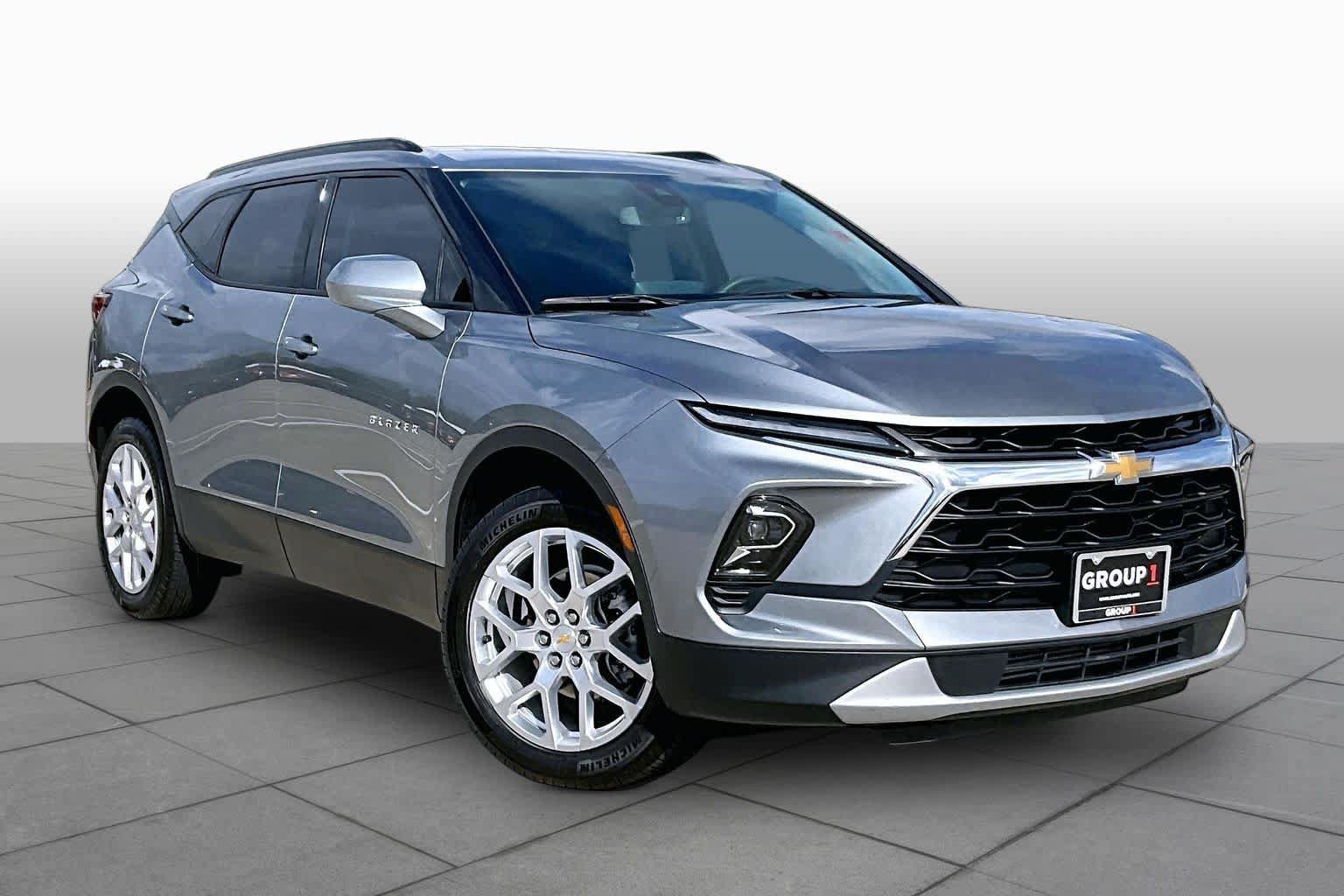 Used 2025 Chevrolet Blazer LT w/ Convenience Package FWD image 3