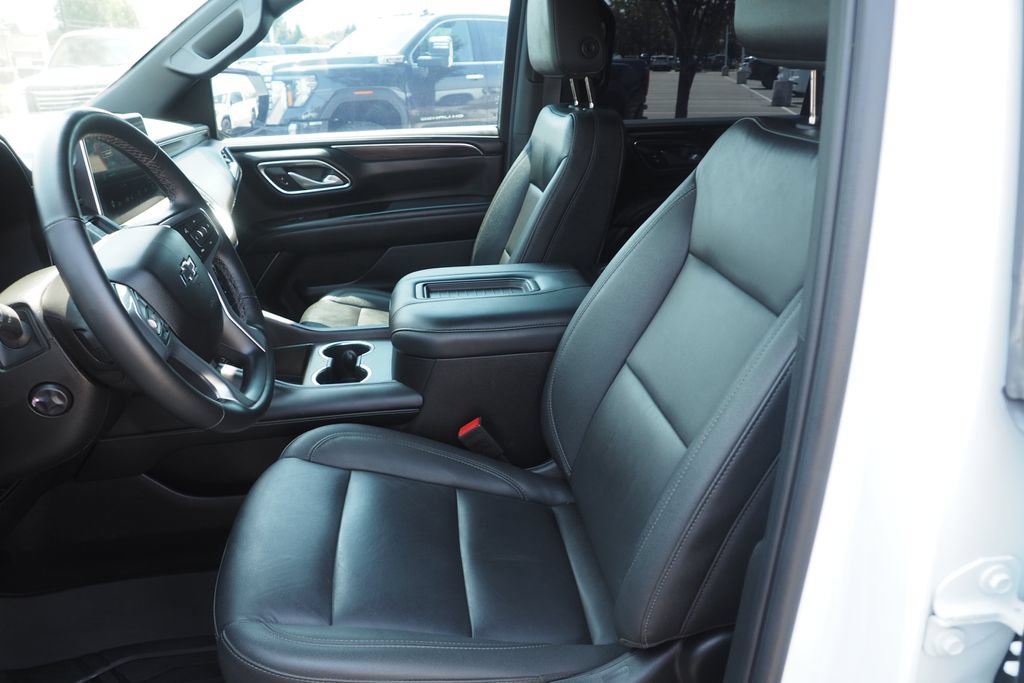 Used 2024 Chevrolet Suburban Z71 w/ Luxury Package AWD/4WD image 13