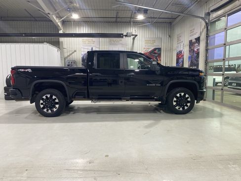 Used 2020 Chevrolet Silverado 2500 Custom w/ Custom Value Package AWD/4WD image 9