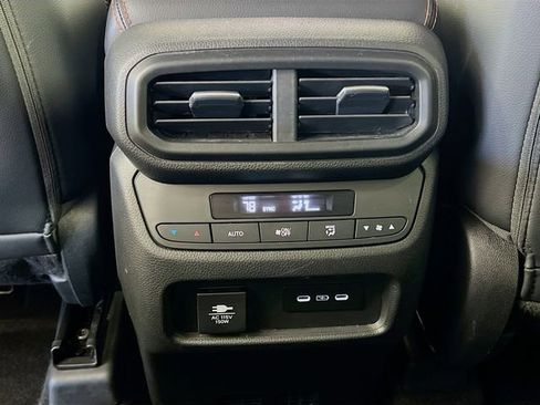 Used 2025 Honda Pilot TrailSport image 27