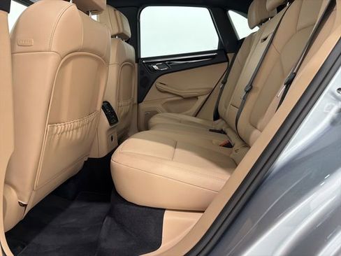 Used 2025 Porsche Macan image 17