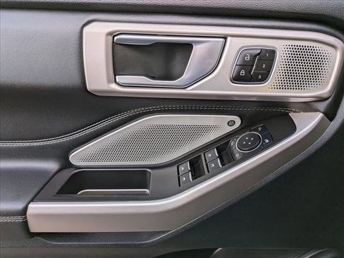 Used 2024 Ford Explorer Limited w/ Limited Technology Package image 15
