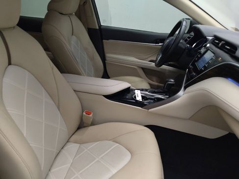 Used 2018 Toyota Camry XLE FWD image 21