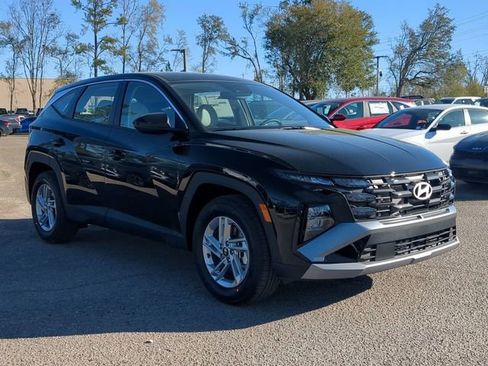 New 2025 Hyundai Tucson SE image 3