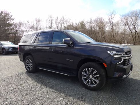 Used 2024 Chevrolet Tahoe LT w/ LT Signature Package image 3