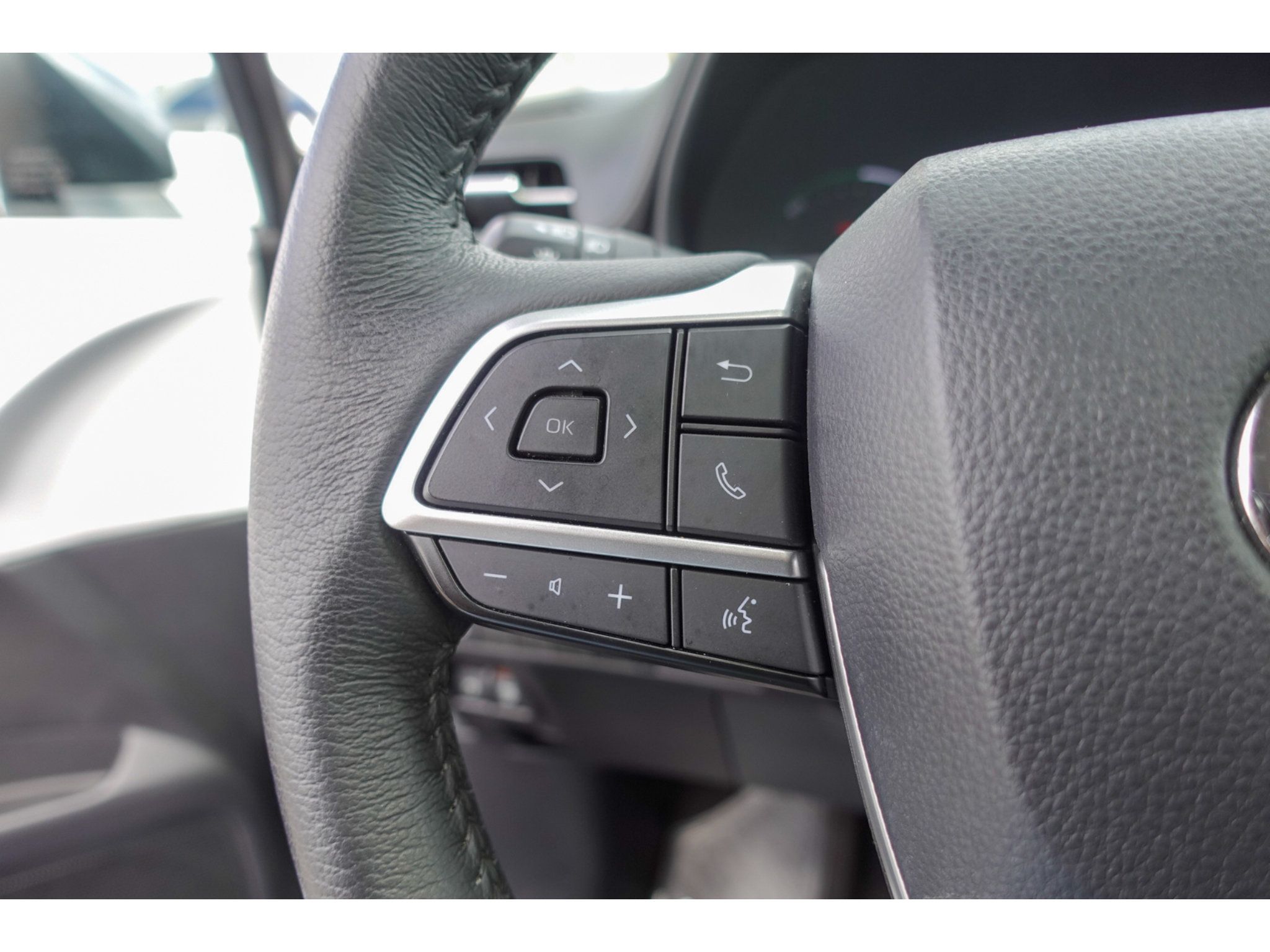 Certified 2025 Toyota Sienna XLE FWD image 15