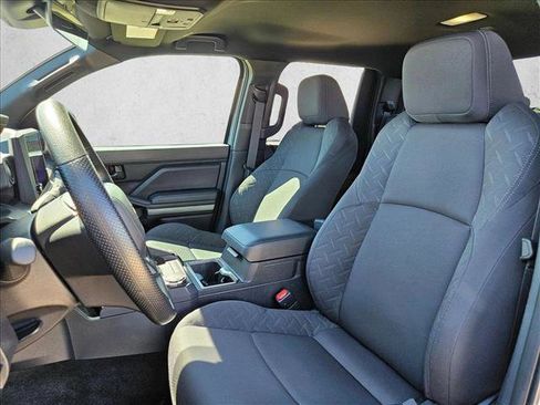 Used 2025 Toyota Tacoma SR5 AWD/4WD image 15