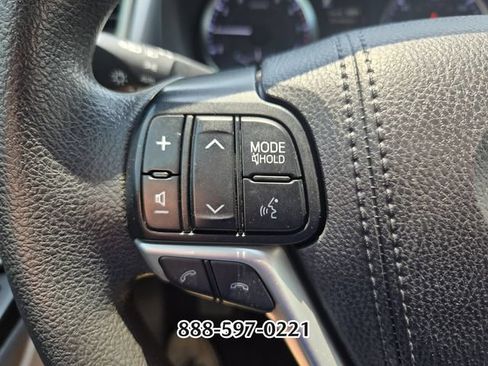Used 2019 Toyota Highlander LE FWD image 28