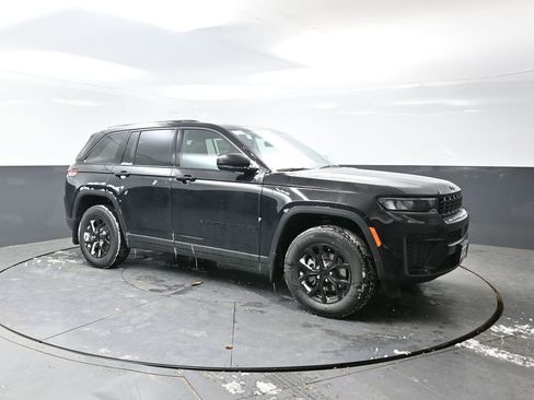 New 2026 Jeep Grand Cherokee Altitude image 3