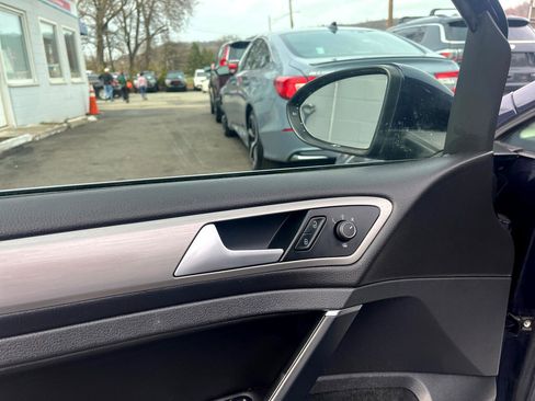 Used 2016 Volkswagen Golf Limited Edition image 17