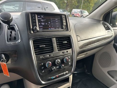 Used 2019 Dodge Grand Caravan SE image 14