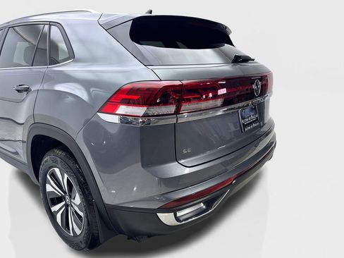 Used 2025 Volkswagen Atlas Cross Sport SE FWD image 19