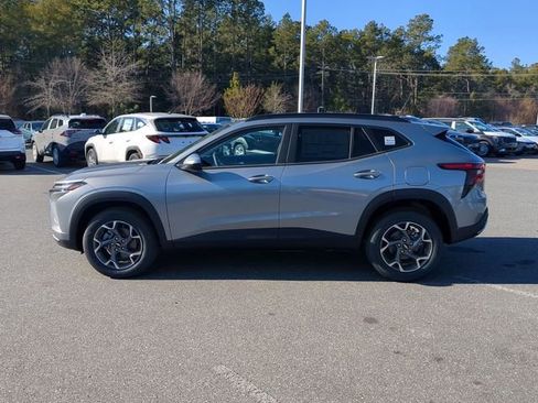 New 2026 Chevrolet Trax LT w/ Driver Confidence Package image 9